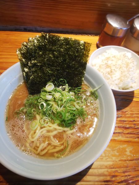「朝ラー のり増し 固め多め」@横浜ラーメン 武蔵家 大井町店の写真