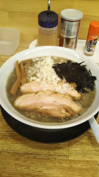 「背脂煮干しラーメン大盛り」@麺屋 つるるの写真