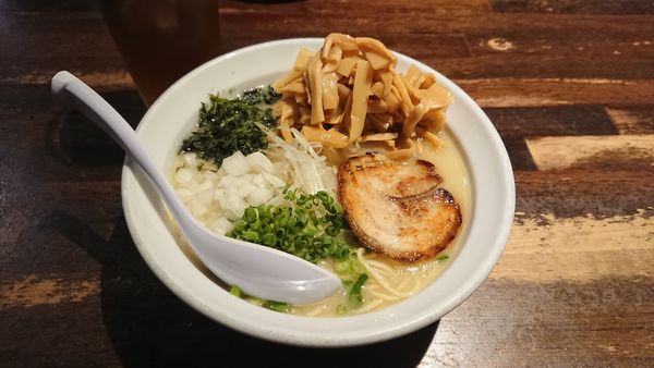 「濃厚鶏白湯塩800円+他」@麺屋 飛翔の写真