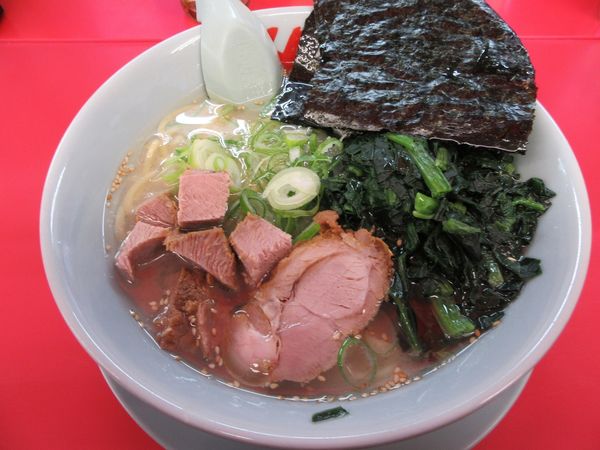 「塩ラーメン（６７０円）＋ほうれん草１２０円」@ラーメン山岡家 阿見店の写真