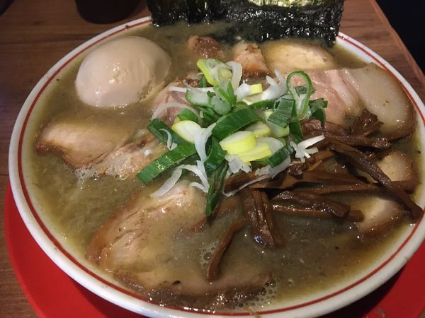 「マシニボ中華」@肉煮干し中華そば さいころの写真