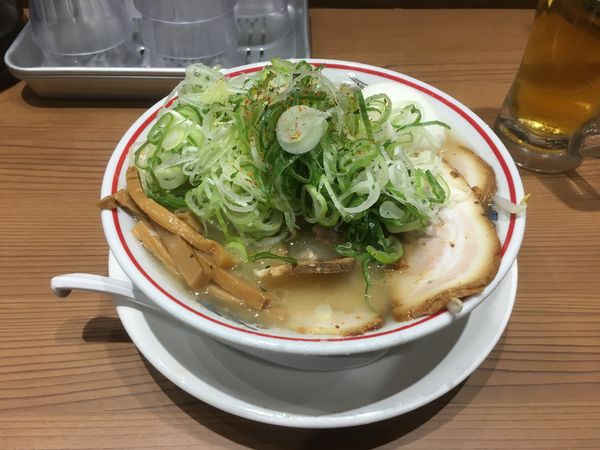 「味噌バラそば(こってり)+ゆでたまご+ネギマシ」@玉 バラそば屋 川崎アゼリア店の写真