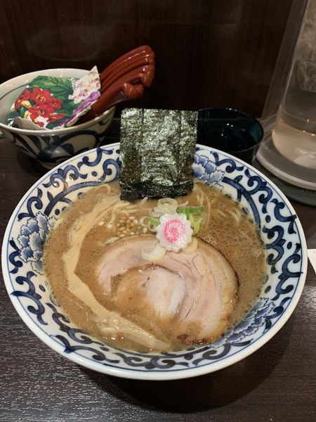 「魚介とんこつ 濃厚らー麺」@東京駅 斑鳩の写真