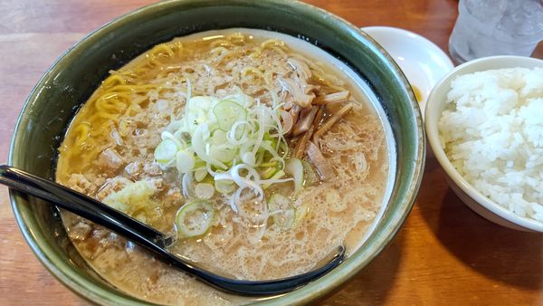 「味噌ラーメン+ライス」@ラーメン郷の写真