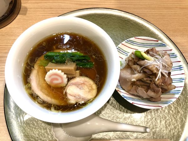 「黒出汁 (バラ)￥1100＋炙りポーク丼￥480」@中華そば 深緑の写真