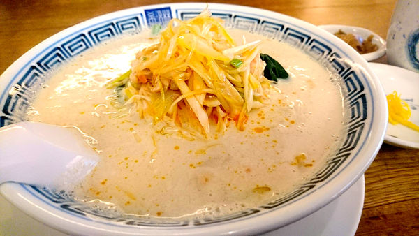 「【昼】限定:蒸し鶏と葱のピリ辛白湯麺」@希須林 青山店の写真