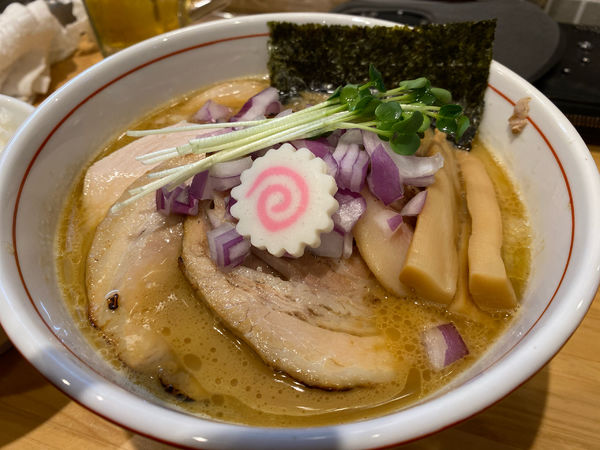 「濃厚極上鶏白湯」@らーめん酒房 しのやの写真