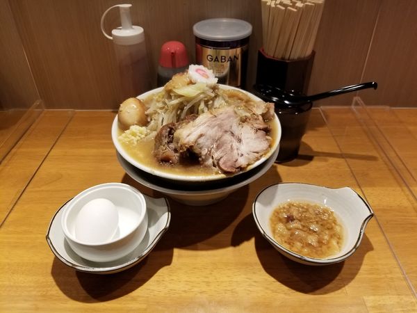 「ラーメン小・燻製味玉・生たまご」@麺屋 神工の写真