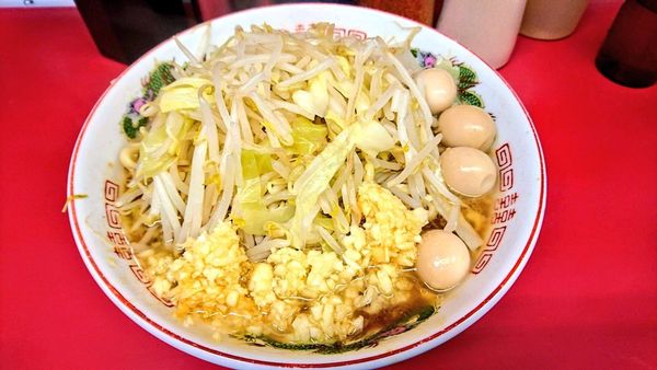 「らーめん(麺少なめ･ニンニクマシマシ)+うずら」@ラーメン二郎 湘南藤沢店の写真