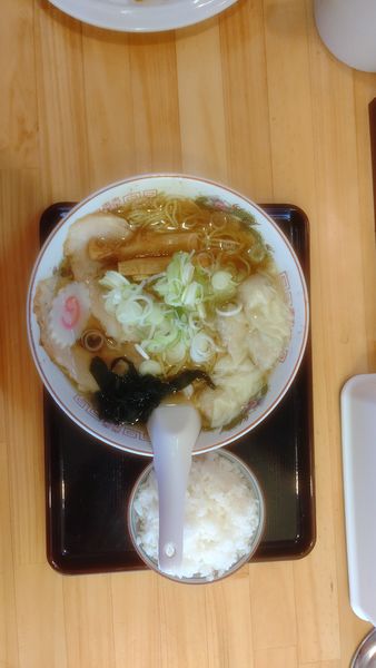 「ワンタン麺 醤油 麺大盛無料」@自家製麺 麺屋 虎治の写真