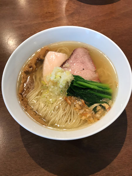 「塩らぁ麺 900円」@らぁ麺 すぎ本の写真