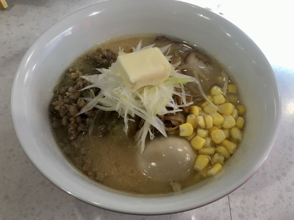 「味噌バターコーンらぁめん【限定】+味玉」@ラーメン星印の写真