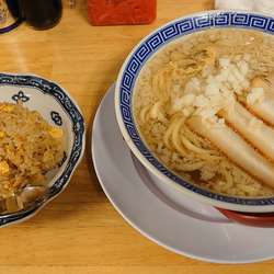 背脂中華そば + 半炒飯セット 1000円