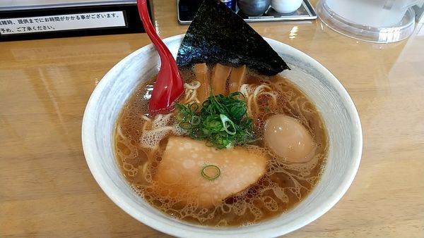 「しょうゆラーメン（７００円）＋味付け玉子（１００円）」@ラーメン ともの写真
