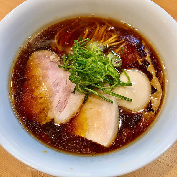 「醤油味玉らぁ麺」@らぁ麺 すぎ本の写真