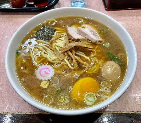 「中華そば（中盛り）＋味付け玉子」@所沢大勝軒の写真