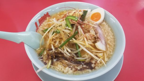 「期間限定　特製もやし味噌ラーメン　味付けネギ、味玉トッピング」@山岡家 松本店の写真