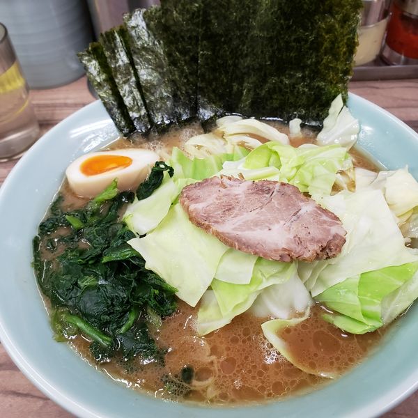 「本店ラーメン大＋キャベツ」@横浜ラーメン 武蔵家 中野本店の写真