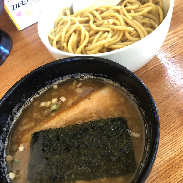 「濃厚魚介醤油漬け麺（麺少なめ）味玉 あつもり　880円」@大勝軒 千代田町店の写真