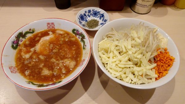 「トマティーナつけ麺（950円）熱盛＋チーズ（100円）」@鷹の目 蒲田店の写真