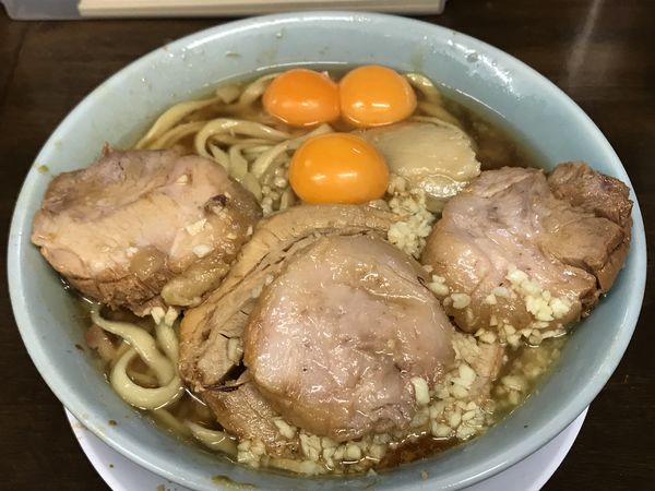「らーめん小麺かため、野菜抜き＋豚の1UP＋3生卵」@らーめん玄の写真