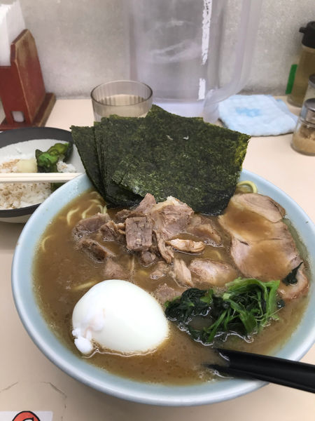 「ラーメン中、海苔、豚ほぐし」@横浜家系ラーメン田中の写真