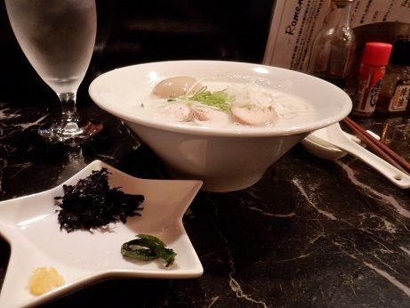 「クリーミー泡パイタン＋味玉」@エビス食堂の写真