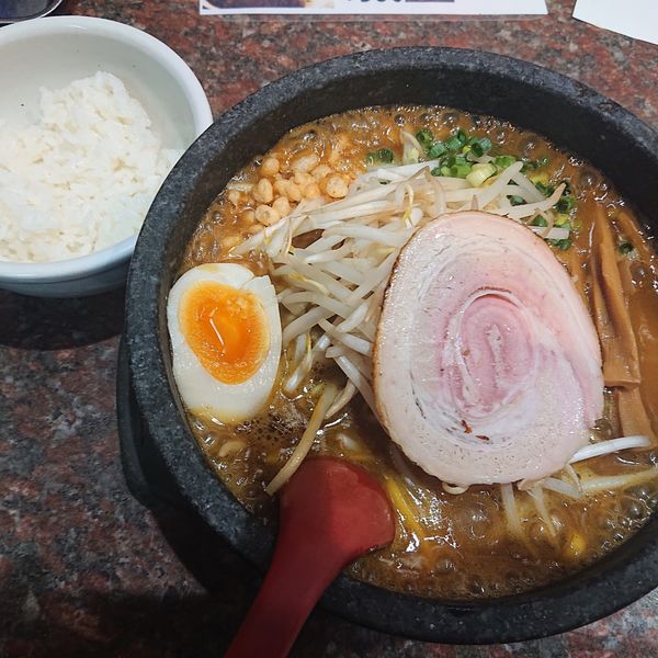 「煌カレーラーメン(ミニライス付)950円」@らーめんや煌の写真