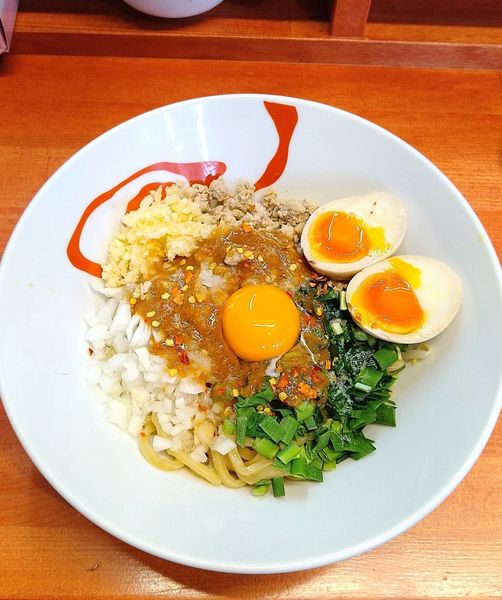 「油そば(小盛り) 600円＋味玉 100円」@らーめん・油そば 笑びすの写真