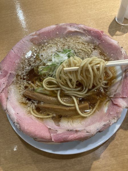 「ピストル・５枚・セアブラ（８８０円）」@ラーメン大戦争 三宮店の写真
