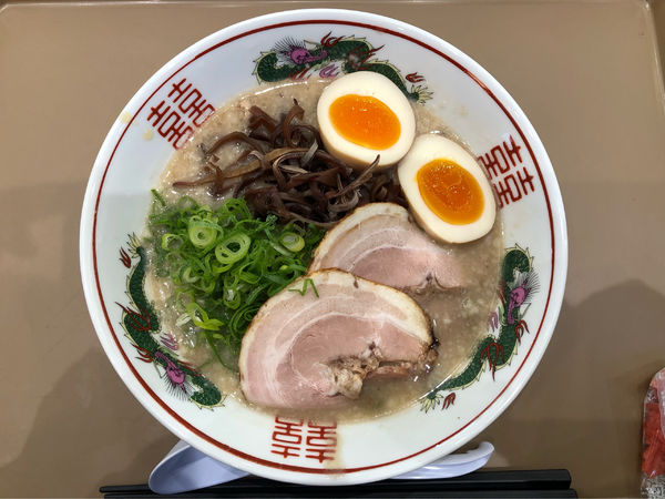「ラーメン煮玉子入＋替玉」@博多だるま JAPAN 越谷レイクタウンカゼ店の写真