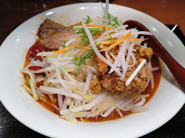 「麻辣刀削麺　大盛り」@香港亭 明大前店の写真