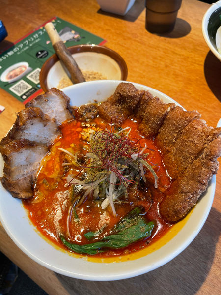 「パイコウ坦々麺＋チャーシュートッピング（辛さ3痺れ3）」@四川担々麺 赤い鯨の写真