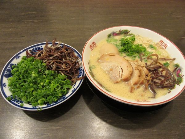 「得だるまラーメン（１０００円）＋替え玉１２０円」@博多長浜ラーメン だるま一家 研究学園店の写真