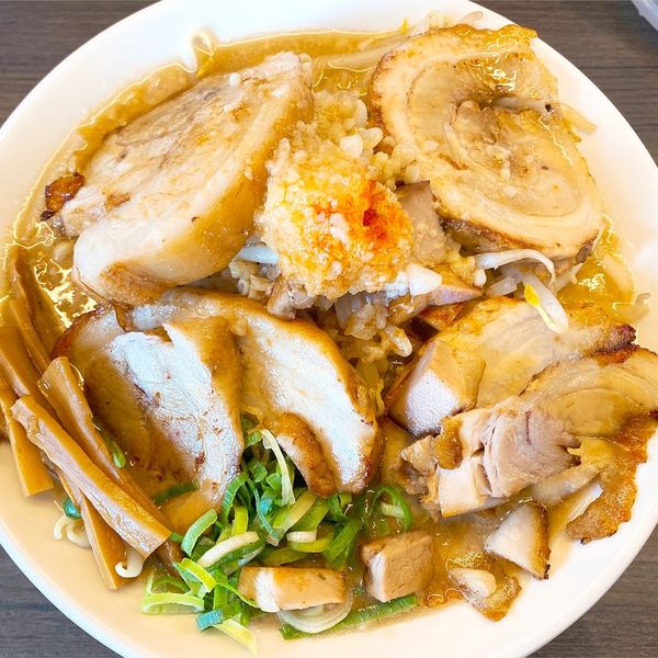 「こってりパンチ野郎+トッピング野郎盛」@らーめんチキン野郎の写真