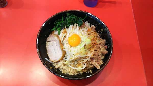 「辛いまぜそば 辛さ3倍 ほぐし豚 ほうれん草 アブラカリカリ七味」@麺屋 桐龍の写真