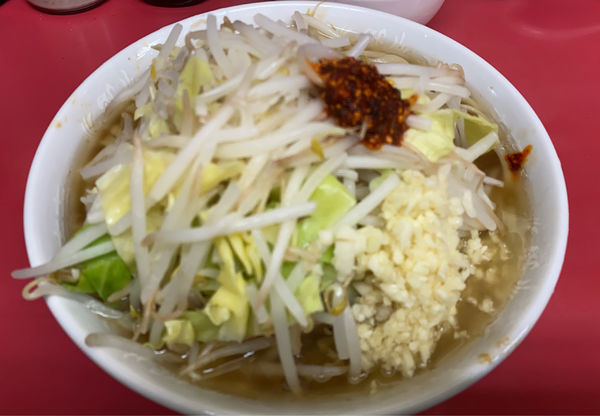 「小ラーメン 玉子 ヤサイ ニンニク ラー油」@ラーメン二郎 千住大橋駅前店の写真