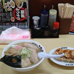 チャーシュー麺＋餃子