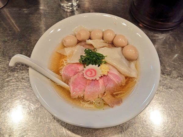 「夜鳴き力士肉味噌雲呑麺＋うずら」@さんじの写真