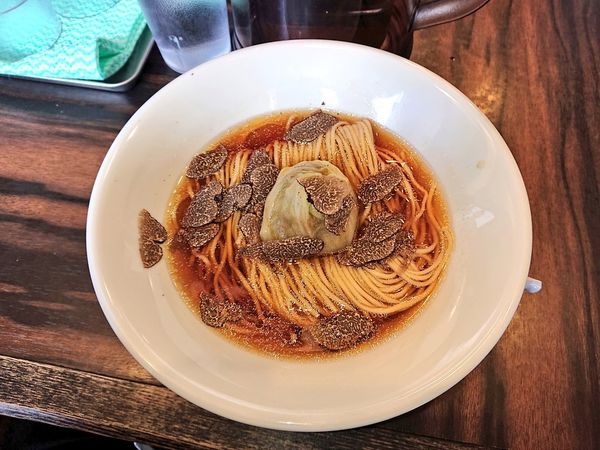 「コンソメ・シュブルイユ・シューファルシ  フレッシュトリュフ」@稲荷屋の写真