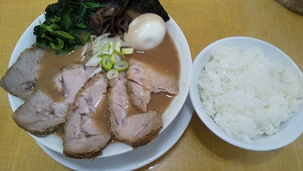 「チャーシューメン1030円+味玉120円+ライス120円」@うまいヨ ゆうちゃんラーメンの写真