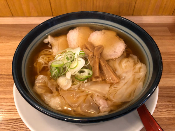 「ワンタンメン」@ワンタンメンの満月 三鷹店の写真