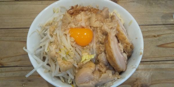「小ラーメン800円+汁無し120円」@ラーメン神豚 関東学院前店の写真