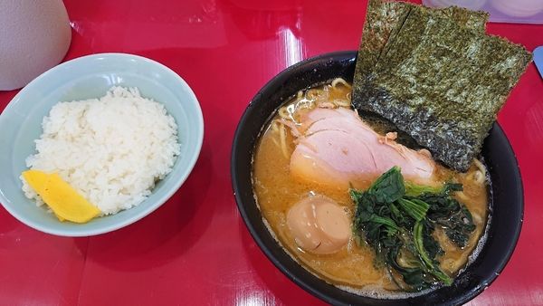 「ラーメン・味玉・ライス」@杉田家 千葉祐光店の写真