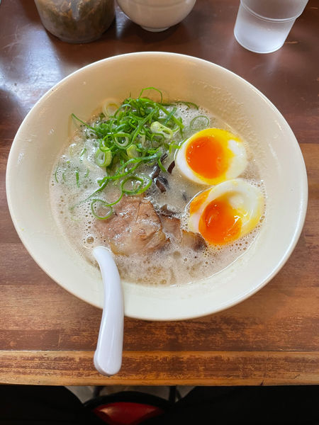 「豚骨ラーメン＋たまご」@幸心堂の写真