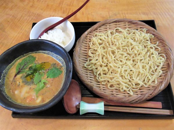 「海老トマトカレーつけ麺（1,000円）」@手打ちそば なかざきの写真