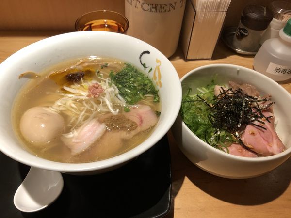 「真鯛と蛤の塩そば味玉　煮豚丼」@SOBAHOUSE 金色不如帰 新宿御苑本店の写真