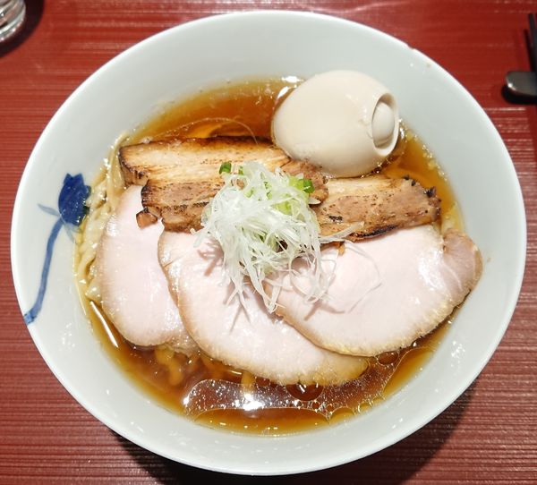 「醤油(手もみ)＋味玉＋チャーシュー」@麺 みつヰの写真