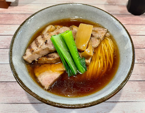 「世田谷中華そば＋焼豚増し（限定３０食）」@世田谷中華そば 祖師谷七丁目食堂の写真