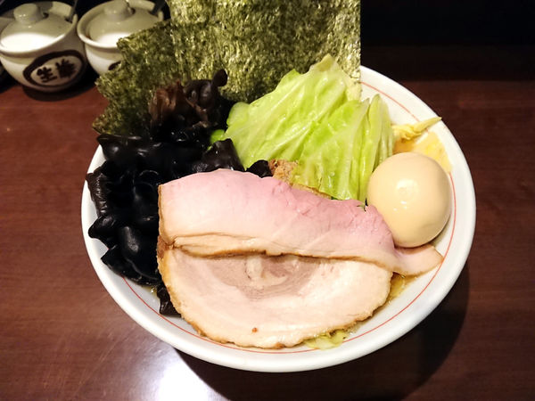「らーめん(もも)＋キャベツ＋きくらげ」@らーめん飛粋の写真